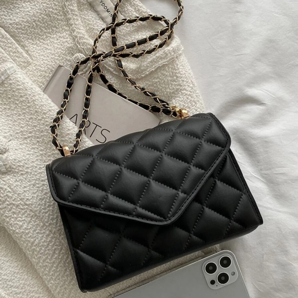 Luxe Black Chain Crossbody Shoulder Bag - Picture 5 of 6